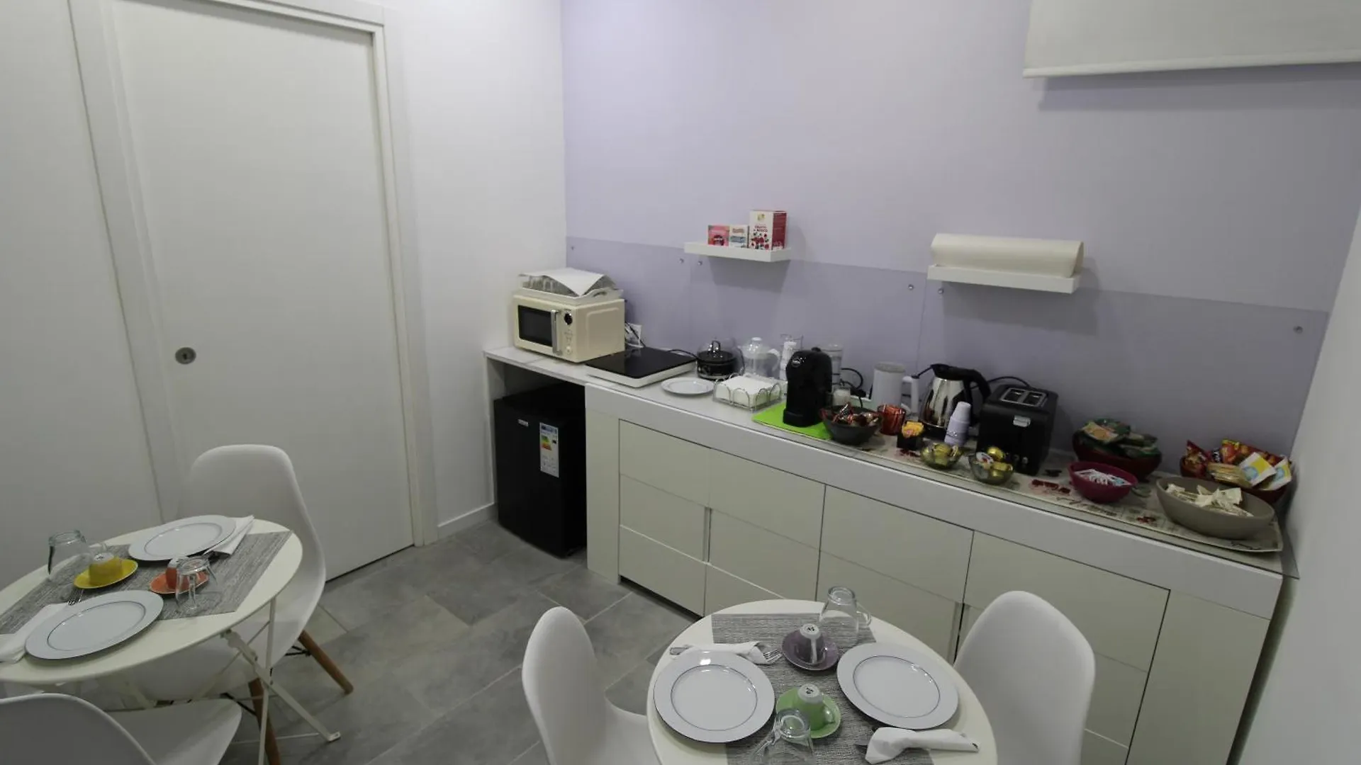 Ri.Mo'S Rent Room 팔레르모 2*,