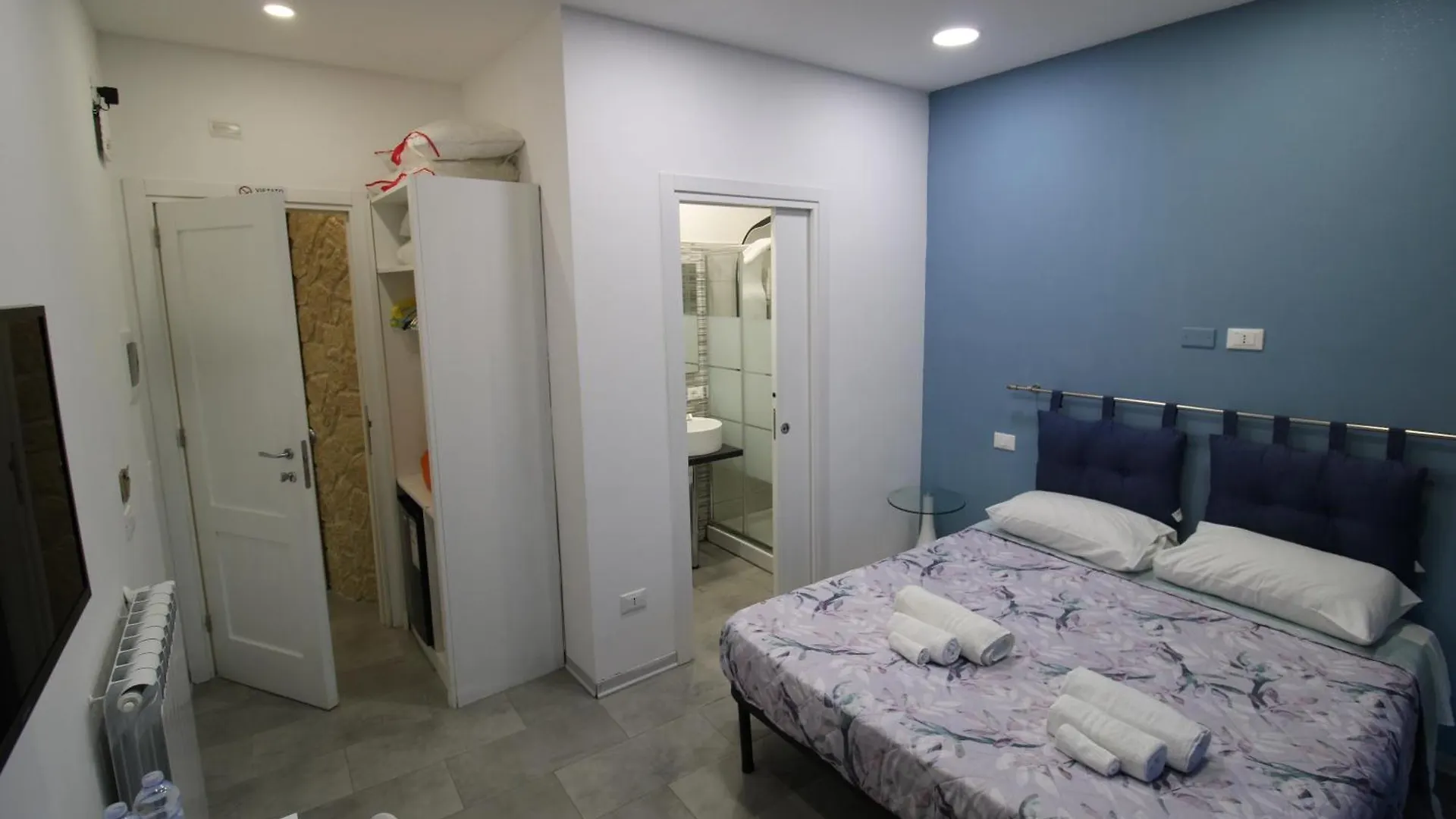 Ri.Mo'S Rent Room 팔레르모 B&B
